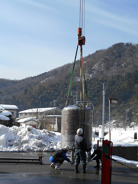 タンク搬入の様子